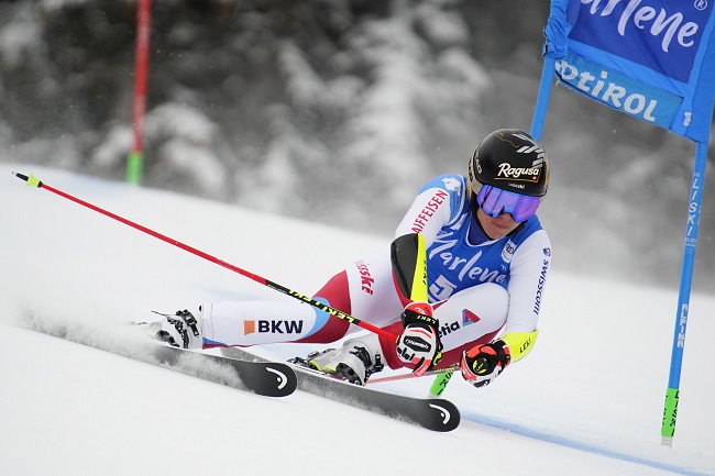 Difference Between Super G Downhill and Giant Slalom